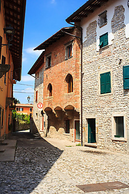 포토 JPG 해외이미지 거리 주택 사람없음 마을 이탈리아 골동품 조약돌 타운 옛날 해외202004 해외포토 유럽 건물 돌_바위 도시 파일형식 이미지허브