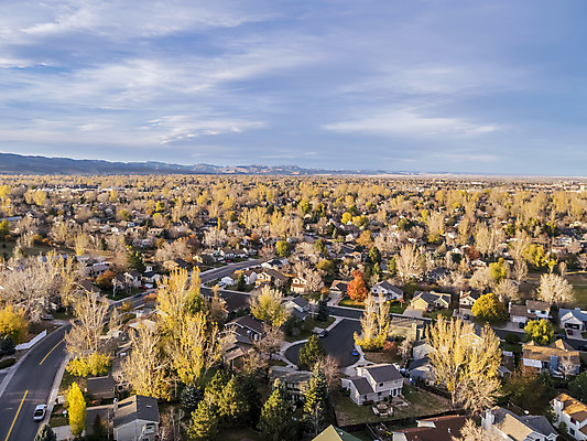 포토 JPG 해외이미지 길 거리 주택 안테나 사람없음 초록색 도시풍경 11월 드론 차고 콜로라도 해외202004 해외포토 컬러 통신 풍경 건물 미국 도시 날짜 파일형식 이미지허브