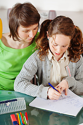 포토 JPG 해외이미지 학생 여학생 여자 교육 종이 어린이 2 교실 학교 가족 탁자 엄마 주택 함께함 실내 사람 앉기 내부 두명 10대 스터디 운동 펜 교사 공책 기록 책상 가정교사 학자 해외202004 해외포토 직업 가구 컨셉 관계 모션 청소년 문구용품 건강 건물 학습 필기구 파일형식 이미지허브