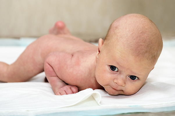 포토 JPG 해외이미지 백인 남자 행복 아들 어린이 가족 한명 사람 소년 흰색 침대 아기 신생아 간호 기어가기 월 거짓말 걸음마 천진난만 해외202004 해외포토 서양인 1 감정 컬러 가구 컨셉 관계 모션 날짜 파일형식 이미지허브
