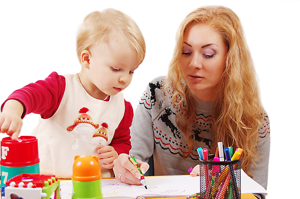 포토 JPG 해외이미지 백인 라이프스타일 커플 여자 교육 딸 행복 종이 어린이 2 가족 놀이 엄마 주택 함께함 사랑 사람 앉기 성인 두명 금발 연필 놀이방 흰색 아기 관찰 도움 스케치 그림 크레파스 고립 헬프 해외202004 해외포토 서양인 헤어스타일 감정 컬러 컨셉 관계 모션 학용품 미술 건물 생활 필기구 파일형식 이미지허브