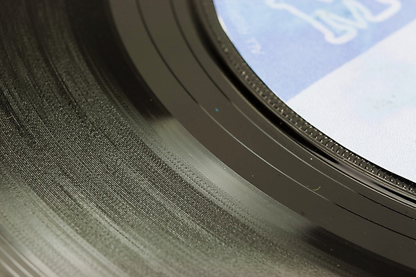 포토 JPG 해외이미지 디자인 음악 백그라운드 놀이 탁자 사람없음 목재 라벨 검은색 소리 수확 덮개 기록 앨범 싱글 복고 디스코 오디오 축음기 비닐 뮤지컬 선로 옛날 해외202004 해외포토 나무 컬러 음향기기 가구 농업 재료 재질 문화예술 프레임 전자제품 골동품 뚜껑 춤 파일형식 이미지허브