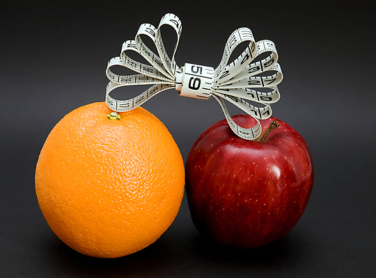 포토 JPG 해외이미지 음식 다이어트 과일 바나나 건강 사람없음 빨간색 노란색 검은색 사과 몸무게 하락 먹기 측정 테이프 고립 적자 줄이기 해외202004 해외포토 컬러 컨셉 모션 문구용품 파일형식 이미지허브