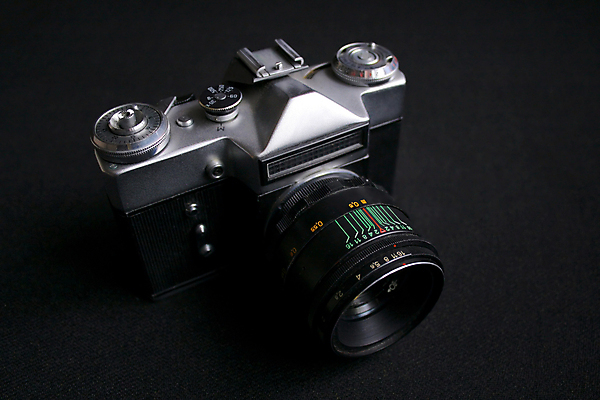 포토 JPG 해외이미지 기술 미술 사람없음 반사 카메라 사진촬영 기계 기구 발사 향수 눈금 과거 구식 옛날 조작 추모 해외202004 해외포토 컨셉 문화예술 전자제품 촬영 화장품 파일형식 이미지허브