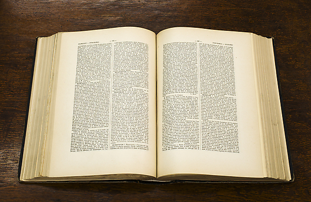 포토 JPG 해외이미지 교육 종이 문화 백그라운드 텍스트 학교 탁자 이야기 미술 사람없음 목재 책 스터디 독서 갈색 노란색 성경 어둠 정보 수확 골동품 덮개 흰색 오픈 역사 도서관 큼 책상 복고 법 문학 페이지 서점 그런지 옛날 해외202004 해외포토 나무 컬러 가구 농업 재료 종교용품 문화예술 학습 상점 뚜껑 크기 파일형식 이미지허브