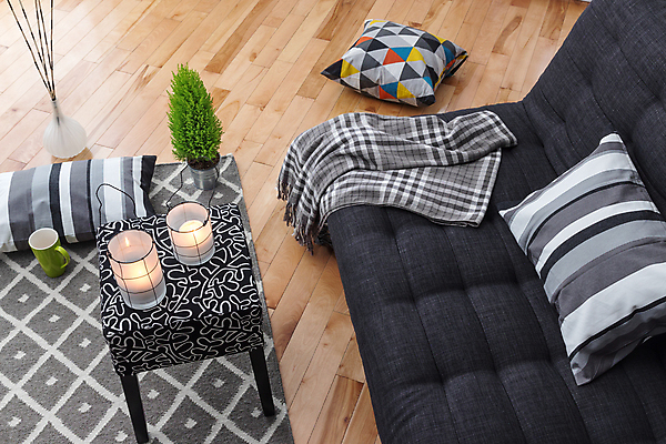 포토 JPG 해외이미지 식물 라이프스타일 가구 쿠션 거실 의자 촛불 베개 탁자 휴식 전등 바닥 아파트 실내 사람없음 내부 목재 장식 컵 초록색 빛 인테리어 소파 카펫 회색 머그컵 등불 던지기 플랫 찻잔 담요 전나무 리빙 향나무 스타일 파케트 안락 해외202004 해외포토 나무 식기 디자인 컬러 생활용품 컨셉 재료 초 침구 모션 조명 잔 주택 생활 파일형식 이미지허브