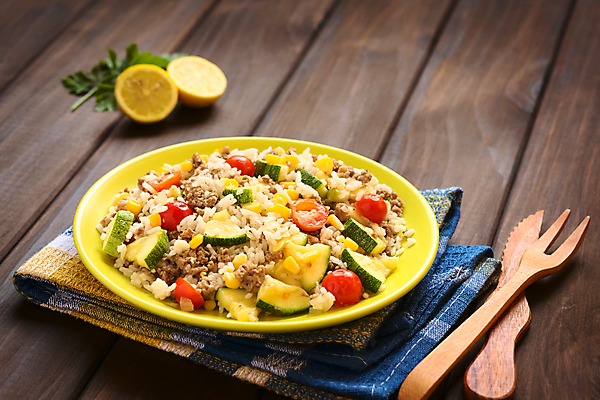 포토 JPG 해외이미지 식기 접시 음식 포크 토마토 채소 밥 육류 옥수수 요리 사람없음 목재 가로 빛 수건 컬러풀 우주 주방 식사 저녁식사 튀김 직물 체리 칼 달콤 설탕 알맹이 서빙 봉 내추럴 점심식사 다진 땅바닥 리조또 주키니 주키니호박 해외202004 해외포토 나무 컬러 과일 식재료 재료 곡류 바닥 위생용품 맛 파일형식 이미지허브