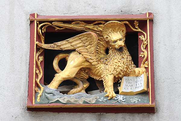 포토 JPG 해외이미지 미술 사람없음 조각상 성당 성경 이탈리아 골동품 성자 사자 심볼 사인 대리석 베네치아 신성 천연기념물 베로나 복음 해외202004 해외포토 유럽 종교 재료 종교용품 포유류 종교건축 문화예술 조형물 파일형식 이미지허브