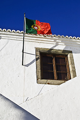 포토 JPG 해외이미지 창문 사람없음 건물 마을 흰색 깃발 역사 포르투갈 해외202004 해외포토 건축물 유럽 컬러 파일형식 이미지허브