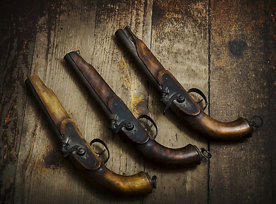 포토 JPG 해외이미지 손 디자인 무기 백그라운드 컨셉 2 탁자 사람없음 목재 침묵 권총 총 수확 골동품 시골 수비 역사 카우보이 위험 수집 질감 복고 군용 싸움 전쟁 슛 기념품 해적 총알 망아지 혁명 구식 그런지 리볼버 서쪽 옛날 해외202004 해외포토 나무 새끼 가구 농업 재료 모션 군대 신체부위 소리 말_동물 도둑 방향 오브젝트 파일형식 이미지허브