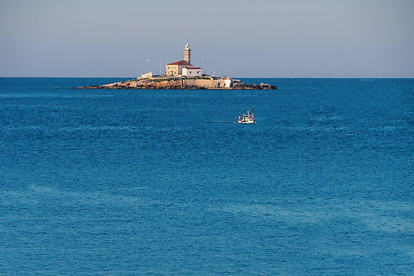 포토 JPG 해외이미지 계절 바다 섬 여행 백그라운드 오렌지 자연 벽지 하늘 휴가 주택 등대 풍경 해변 사람없음 야외 빨간색 초록색 물 여름 파란색 빛 컬러풀 어둠 흰색 작음 사인 질감 다이아몬드 크로아티아 고립 대패 해외202004 해외포토 자연요소 유럽 컬러 과일 건물 크기 보석 생태계 파일형식 이미지허브