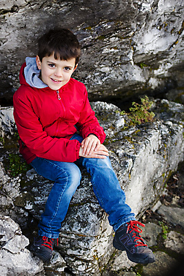 포토 JPG 해외이미지 주간 라이프스타일 응시 공원 행복 얼굴 어린이 백그라운드 자연 한명 미소 사람 앉기 소년 야외 빨간색 초록색 청춘 환경 재킷 기쁨 시골 9 큼 연도 내추럴 고립 옛날 해외202004 해외포토 자연요소 1 시선 공공시설 남자 감정 컬러 컨셉 모션 표정 생활 신체부위 숫자 외투 크기 생태계 파일형식 이미지허브