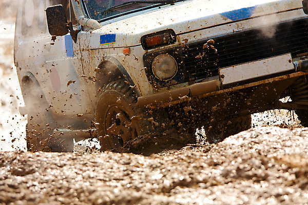 포토 JPG 해외이미지 나무 도로 무기 스포츠 포즈 모션 자동차 조명 취미 사람없음 공중 갈색 점프 힘 경쟁 운전 레이싱 바퀴 위험 땅 군용 타이어 먼지 감시 진흙 짐차 엔진 흙더미 빛망울 비포장도로 오프로드 집회 해외202004 해외포토 식물 길 육상교통 컬러 컨셉 교통시설 군대 시합 빛 흙 파일형식 더미 이미지허브