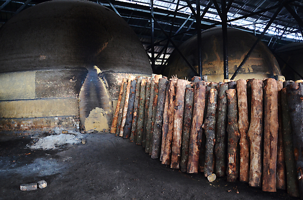 포토 JPG 해외이미지 전통 산업 공장 불 사람없음 목재 마을 환경 힘 뜨거움 오븐 수증기 난로 날것 먼지 연료 숯 말레이시아 석탄 수목 화상 해외202004 해외포토 자연요소 나무 아시아 재료 공업 가전제품 상처 난방기 파일형식 이미지허브