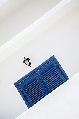 포토 JPG 해외이미지 벽 창문 주택 사람없음 흰색 램프 우아함 그리스 심플 산토리니 미니멀 해외202004 해외포토 유럽 컬러 컨셉 조명 건물 파일형식 이미지허브