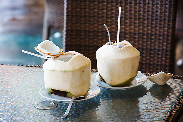 포토 JPG 해외이미지 접시 아시아 음료 음식 백그라운드 의자 과일 자연 유리 탁자 휴가 서브 건강 동양인 사람없음 초록색 물 여름 파란색 숟가락 주스 흰색 신선 오브젝트 코코넛 밀짚 해외202004 해외포토 자연요소 식기 계절 나라 컬러 가구 재질 수저 인종 짚 생태계 파일형식 이미지허브