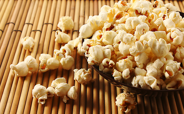 포토 JPG 해외이미지 접시 길 음식 백그라운드 다이어트 건강 옥수수 사람없음 컵 노란색 텔레비전 침묵 흰색 사발 닫기 맛 컨테이너 자르기 극장 수집 먹기 필름 영화 상쾌 팝콘 소금 버터 솜털 내추럴 판지 고립 사일로 절임 짠맛 팝 캐러멜 해외202004 해외포토 식기 감정 산업 컬러 컨셉 모션 문화예술 디저트 곡류 전자제품 소리 사기그릇 파일형식 이미지허브