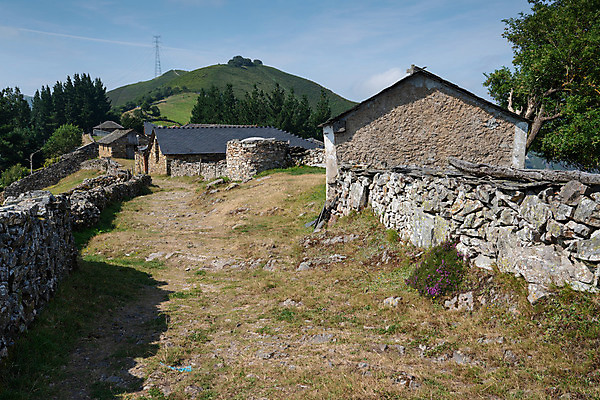 포토 JPG 해외이미지 구름 유럽 여행 건축양식 자연 하늘 휴가 산 주택 파노라마 풍경 사람없음 야외 건물 여름 관광지 마을 환경 시골 스페인 언덕 생태계 산악지대 절정 산맥 해외202004 해외포토 자연요소 건축물 계절 건축 나라 촬영기법 파일형식 이미지허브
