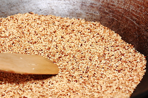 포토 JPG 해외이미지 음식 백그라운드 프레임 건조 옥수수 요리 씨앗 사람없음 목재 갈색 주방 장비 흰색 뜨거움 닫기 작음 낟알 굽기 가득함 순수 국자 깨 흙더미 내추럴 해외202004 해외포토 나무 식물 컬러 컨셉 식재료 재료 모션 주방용품 곡류 흙 조미료 크기 구이 파일형식 더미 이미지허브