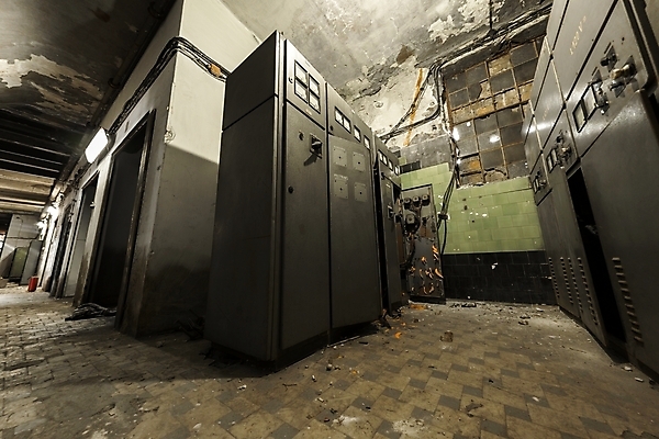 포토 JPG 해외이미지 식물 산업 벽 공장 사람없음 내부 금속 힘 방 에너지 과학기술 업무 판넬 네트워크 복도 역 지시 연결 사물함 전자 시스템 스위치 공학 세대 위로 원자력 분배 옛날 전압 제어 공급 해외202004 해외포토 교육 공업 교통시설 모션 재질 기술 작업 파일형식 이미지허브