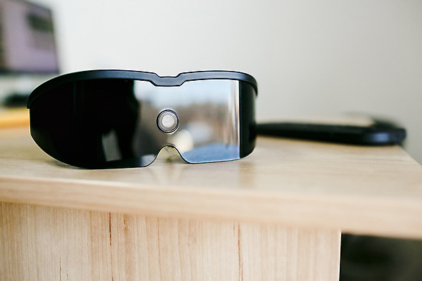 포토 JPG 해외이미지 디자인 안경 백그라운드 컨셉 탁자 모바일 미래 새로움 고글 기술 사람없음 스마트폰 핸드폰 3D 디지털 헤드폰 공백 장비 게임 흰색 널 헬멧 사이버 스마트 책상 오브젝트 비전 동영상 위로 혁명 웨어러블 가상 가상현실 현실 해외202004 해외포토 잡화 컬러 음향기기 가구 놀이 전자제품 스마트기기 보호장비 디지털합성 파일형식 이미지허브