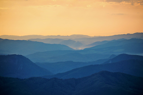 포토 JPG 해외이미지 계절 유럽 여행 백그라운드 오렌지 자연 벽지 하늘 아침 산 풍경 사람없음 야외 빨간색 여름 파란색 빛 컬러풀 햇빛 노란색 일출 맑음 황혼 일몰 새벽 저녁 산등성이 슬로바키아 해외202004 해외포토 주간 자연요소 나라 컬러 과일 날씨 태양 노을 야간 생태계 파일형식 이미지허브