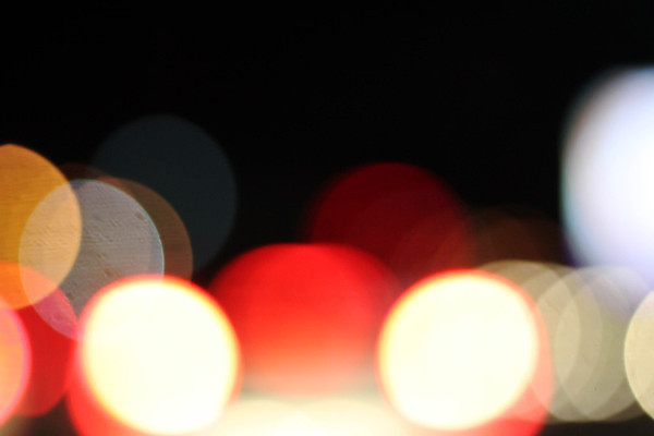 포토 JPG 해외이미지 디자인 사람없음 야외 장식 빛 반짝임 노란색 기쁨 화려 우아함 복고 보케 빛망울 블러 특별함 필터 효과 해외202004 해외포토 감정 컬러 컨셉 모션 파일형식 이미지허브