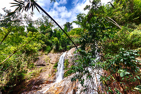 포토 JPG 해외이미지 나무 식물 여행 태국 자연 하늘 산 사람없음 초록색 물 파란색 폭포 가을 떨어짐 숲 열대우림 삼림지대 웅장함 해외202004 해외포토 자연요소 계절 아시아 컬러 컨셉 생태계 파일형식 이미지허브