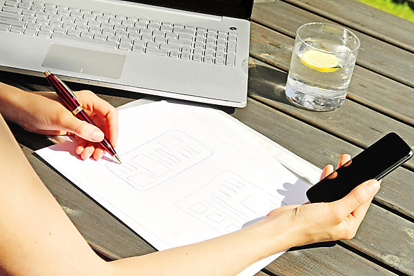 포토 JPG 해외이미지 디자인 컨셉 회사 비즈니스 탁자 성공 모바일 아이디어 사람없음 노트북 스마트폰 컴퓨터 펜 공책 시험 목표 계획 디자이너 혁명 프로젝트 해외202004 해외포토 직업 교육 가구 문구용품 전자제품 핸드폰 스마트기기 필기구 파일형식 이미지허브