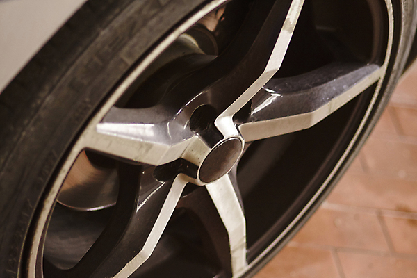 포토 JPG 해외이미지 도로 스포츠 자동차 프레임 안전 사람없음 빛 바퀴 가장자리 묘사 타이어 유지 조율 해외202004 해외포토 길 육상교통 교통시설 둘레 파일형식 이미지허브