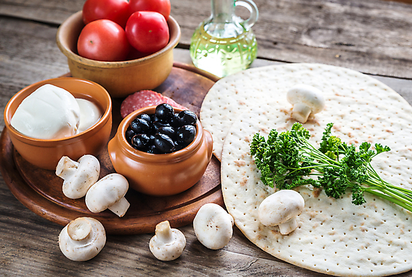 포토 JPG 해외이미지 음식 토마토 채소 탁자 치즈 피자 파슬리 건강 요리 사람없음 목재 빨간색 초록색 주방 검은색 식사 버섯 이탈리아 빵집 흰색 시골 신선 사발 소시지 낟알 자르기 허브 준비 올리브 슬라이스 반죽 레시피 성분 시트 훈제 모짜렐라치즈 살라미 엘리먼트 페퍼로니 해외202004 해외포토 나무 식물 열매 유럽 컬러 가구 재료 모션 유제품 패스트푸드 서양음식 상점 사기그릇 가공식품 파일형식 이미지허브