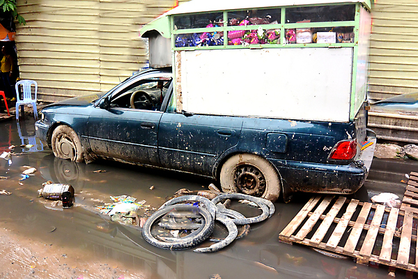 포토 JPG 해외이미지 산업 곡선 교통시설 자동차 버스 바닥 사람없음 목재 옆모습 쌓기 문 캠핑 운전 화물 운전사 널 폐기물 위험 사건 승합차 부식 복고 웅덩이 볼트 짐차 구식 깨짐 범퍼 썩음 자동 철강 해외202004 해외포토 나무 직업 선 육상교통 뷰포인트 교통 컨셉 재료 모션 승용차 레저 대중교통 운송업 공구 쓰레기 시설 파일형식 이미지허브