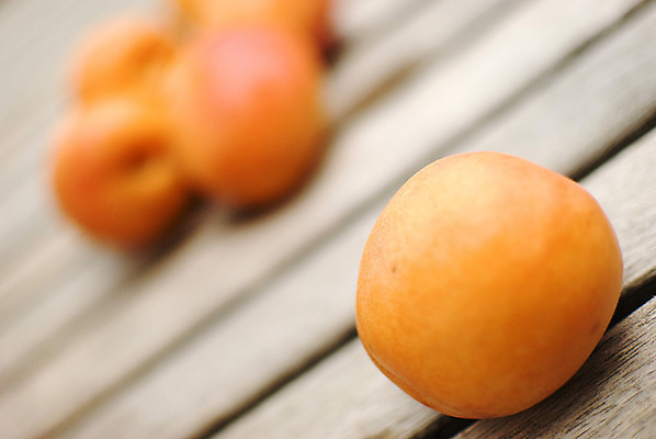 포토 JPG 해외이미지 식물 음식 잎 농업 다이어트 오렌지 탁자 건강 사람없음 목재 초록색 바구니 수확 시골 신선 그룹 달콤 맛 유기농 날것 성분 흙더미 토막 내추럴 살구 숙성 정물화 채식주의자 해외202004 해외포토 나무 웰빙 산업 컬러 가구 컨셉 과일 재료 흙 그림 채식 파일형식 더미 이미지허브