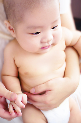 포토 JPG 해외이미지 딸 행복 아들 얼굴 어린이 가족 엄마 새로움 한국 건강 한명 사람 앉기 동양인 소년 일본 중국 육아 흰색 침대 아기 신생아 잡기 작음 담요 순수 보안 부드러움 세대 월 거짓말 결백 천진난만 해외202004 해외포토 1 남자 감정 아시아 컬러 가구 컨셉 관계 모션 안전 인종 신체부위 감각 날짜 크기 파일형식 이미지허브