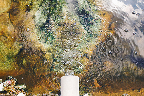 포토 JPG 해외이미지 산업 물결 파도 자연 사람없음 치료 물 거품 흐름 액체 개울 홍수 튜브 펌프 낭비 배수구 옛날 콘크리트 폐수 하수 해외202004 해외포토 자연요소 바다 컨셉 의학 강 환경오염 자연재해 생태계 파일형식 이미지허브