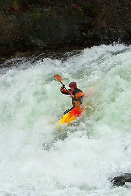 포토 JPG 해외이미지 라이프스타일 스포츠 파도 포즈 모션 자연 휴가 휴식 건강 한명 야외 빨간색 물 강 운동 노란색 힘 폭포 젖음 에너지 추위 도전 안개 게임 개울 서핑 황무지 급류 보호 위험 노 속도 흥분 카약 분무기 지역 추적 뱃놀이 해외202004 해외포토 자연요소 1 감정 바다 컬러 컨셉 배_교통 놀이 날씨 사람 생활 전통놀이 수상스포츠 생태계 선박 파일형식 이미지허브