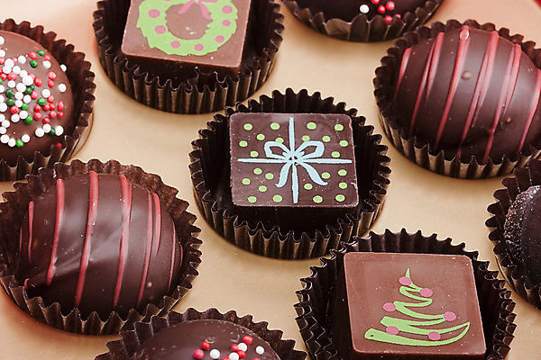 포토 JPG 해외이미지 음식 사탕 선물 사람없음 장식 세트 상자 갈색 초콜릿 달콤 해외202004 해외포토 컬러 디저트 맛 파일형식 이미지허브