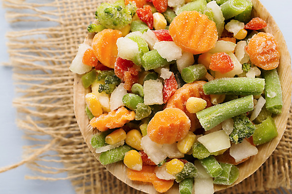 포토 JPG 해외이미지 음식 채소 건강 사람없음 빨간색 초록색 냉동 얼음 침묵 당근 샐러드 추위 자르기 먹기 완두콩 서리 날것 해외202004 해외포토 자연요소 컬러 모션 콩 뿌리채소 소리 파일형식 이미지허브