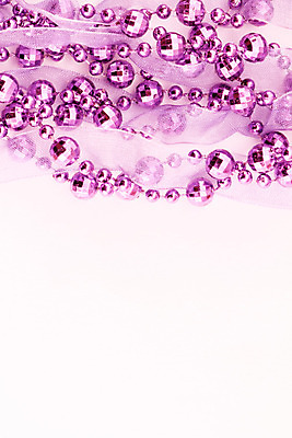 포토 JPG 해외이미지 전통 디자인 계절 리본 분홍색 백그라운드 크리스마스장식 크리스마스 겨울 목걸이 공 벽지 추상 휴가 선물 사람없음 장식 빛 보라색 축제 화환 흰색 축하 직물 자주색 오브젝트 질감 라일락 해외202004 해외포토 기념일 꽃 컬러 컨셉 무늬 장신구 파일형식 이미지허브