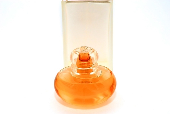 포토 JPG 해외이미지 라이프스타일 웰빙 여자 꽃 백그라운드 자연 유리 휴식 건강 사람 사람없음 위생용품 유행 화목 침묵 화장품 흰색 신선 액체 고급 선택 컨테이너 향수 순수 오브젝트 싱글 아로마 분무기 개성 향 아로마테라피 고립 위생관리 해외202004 해외포토 식물 산업 컬러 생활용품 컨셉 재질 관리 생활 뷰티 소리 생태계 테라피 파일형식 이미지허브