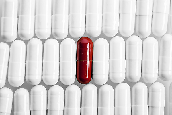 포토 JPG 해외이미지 1 백그라운드 컨셉 사람없음 빨간색 알약 약 고통 흰색 독약 보충 마약 줄서기 해외202004 해외포토 감정 컬러 의학 모션 파일형식 이미지허브