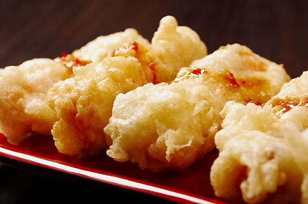 포토 JPG 해외이미지 접시 영어 음식 영국 감자 어류 사람없음 일본 식사 저녁식사 튀김 해산물 테이크아웃 깊이 해외202004 해외포토 문자 식기 유럽 아시아 채소 수중동물 파일형식 이미지허브