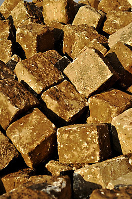 포토 JPG 해외이미지 산업 벽 백그라운드 패턴 오렌지 부분 벽돌 사람없음 건물 쌓기 힘 블록 손상 거친 수리 쓰레기 폐기물 파편 브레이크 버리기 묘사 오브젝트 질감 정사각형 흙더미 고체 그런지 단절 옛날 파멸 많음 해외202004 해외포토 도형 건축물 컨셉 무늬 과일 모션 흙 파일형식 더미 소멸 이미지허브