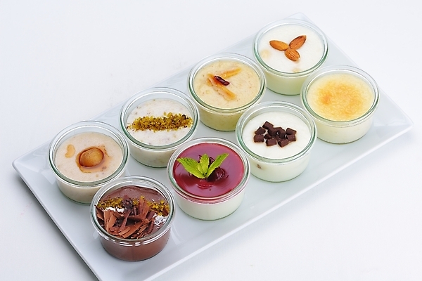 포토 JPG 해외이미지 쟁반 실내 종류 사람없음 여러개 다양 흰배경 푸딩 해외202004 해외포토 다수 백그라운드 디저트 내부 흰색 파일형식 이미지허브