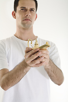 포토 JPG 해외이미지 백인 남자 컨셉 티셔츠 한명 사람 성인 희망 흰색 램프 마법 히스패닉 해외202004 해외포토 서양인 1 감정 컬러 셔츠 조명 파일형식 이미지허브