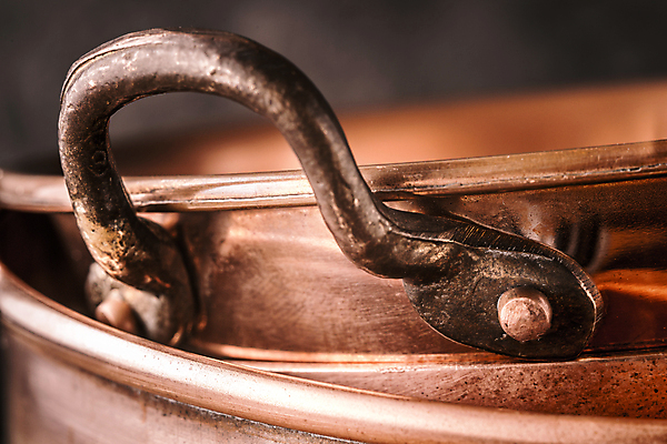 포토 JPG 해외이미지 접시 백그라운드 부분 주방용품 손잡이 요리 사람없음 가로 세트 쌓기 금속 주방 검은색 장비 회색 수확 냄비 소프트포커스 묘사 준비 스크래치 놋쇠 블러 옛날 해외202004 해외포토 식기 컬러 생활용품 농업 모션 재질 촬영기법 솥 파일형식 이미지허브