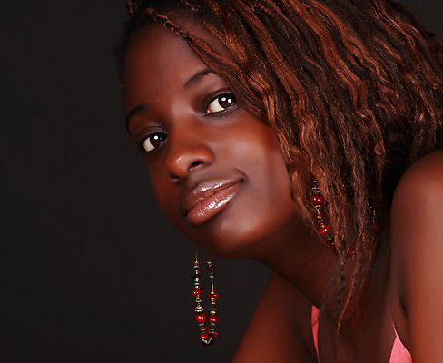 포토 JPG 해외이미지 얼굴 한명 갈색 검은색 해외202004 해외포토 1 컬러 사람 신체부위 파일형식 이미지허브