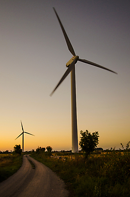 포토 JPG 해외이미지 산업 도로 2 자연 하늘 바람 스웨덴 풍경 사람없음 세로 초록색 여름 파란색 컬러풀 농경지 환경 힘 일몰 새벽 재활용 에너지 흰색 시골 야간 저녁 생태계 프로펠러 유지 개발 생태학 수평선 해외202004 해외포토 자연요소 계절 교육 길 컬러 교통시설 날씨 북유럽 농장 노을 친환경 파일형식 이미지허브