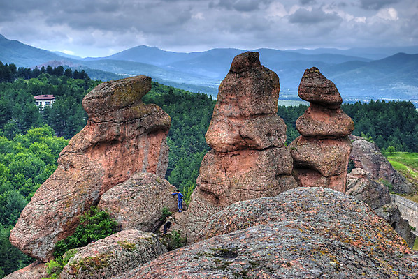 포토 JPG 해외이미지 모양 여행 자연 하늘 산 풍경 사람없음 야외 가로 초록색 파란색 갈색 황혼 놀람 바위 그룹 부식 호기심 암초 사암 목각 불가리아 지질학 특별함 해외202004 해외포토 교육 감정 컬러 컨셉 표정 일몰 돌_바위 생태계 파일형식 남유럽 이미지허브