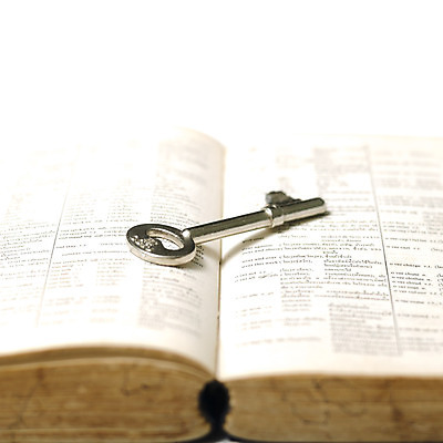 포토 JPG 해외이미지 교육 종교 종이 백그라운드 컨셉 탁자 열쇠 사람없음 책 파란색 교회 성경 희망 수확 골동품 흰색 오픈 예수 역사 도서관 신비 비밀 심볼 복고 잠금 문학 신성 고립 그런지 사실 신앙심 옛날 해외202004 해외포토 감정 컬러 가구 농업 종교용품 신_종교 보안 파일형식 이미지허브